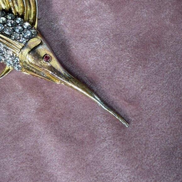 Vintage 1940s Enameled Swordfish Rhinestone Brooch – Gold Tone - Picture 4 of 8